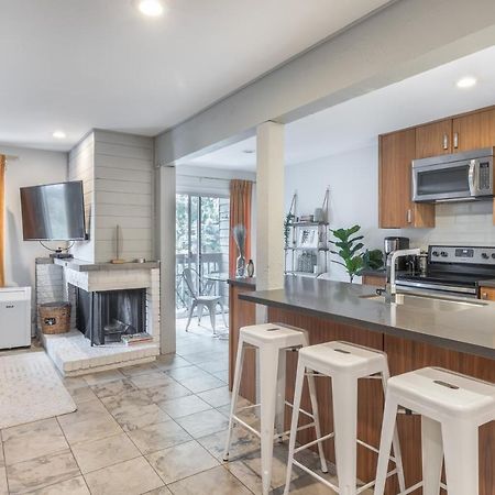 Updated Whistler Creek Studio With Parking 휘슬러 외부 사진