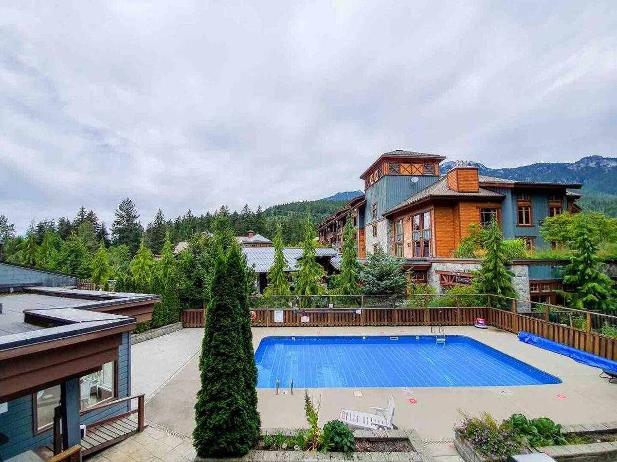 Updated Whistler Creek Studio With Parking 휘슬러 외부 사진