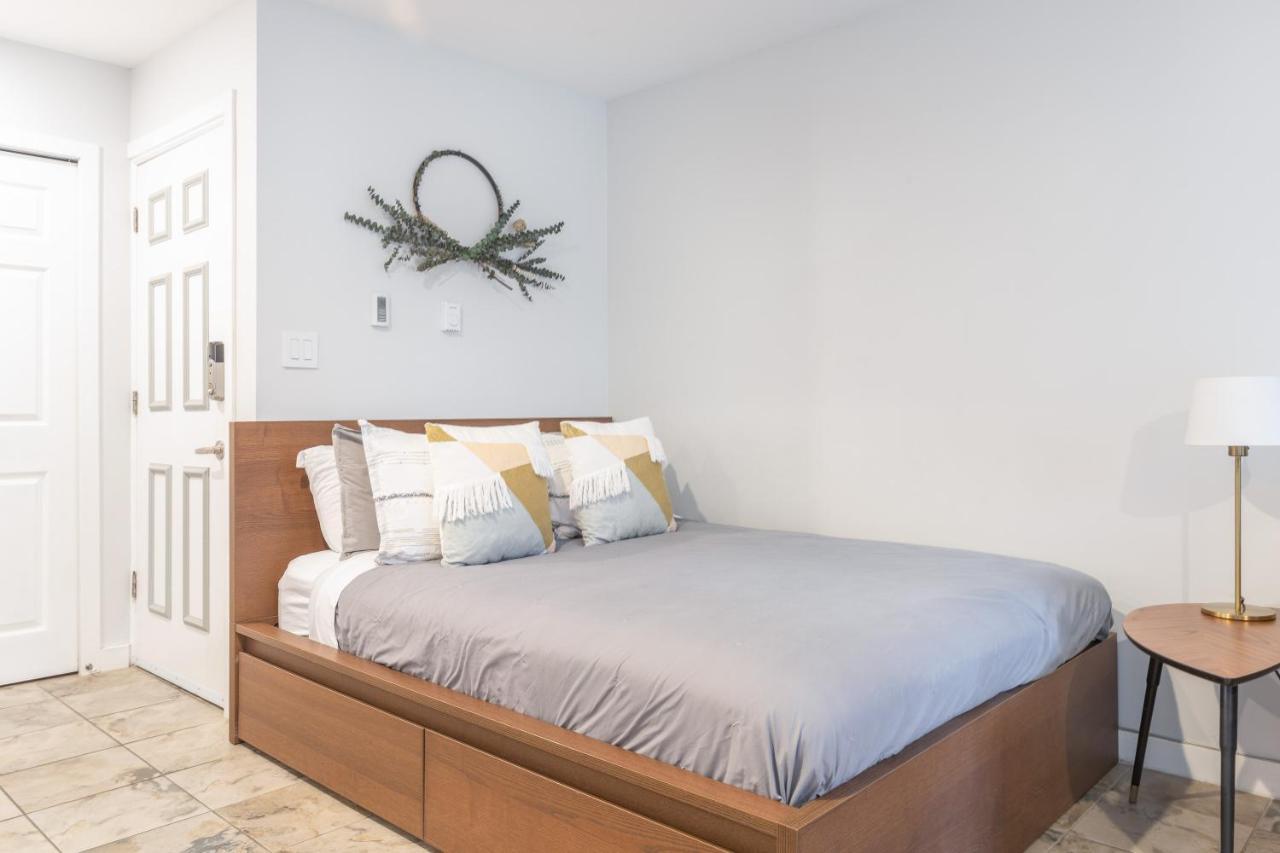 Updated Whistler Creek Studio With Parking 휘슬러 외부 사진